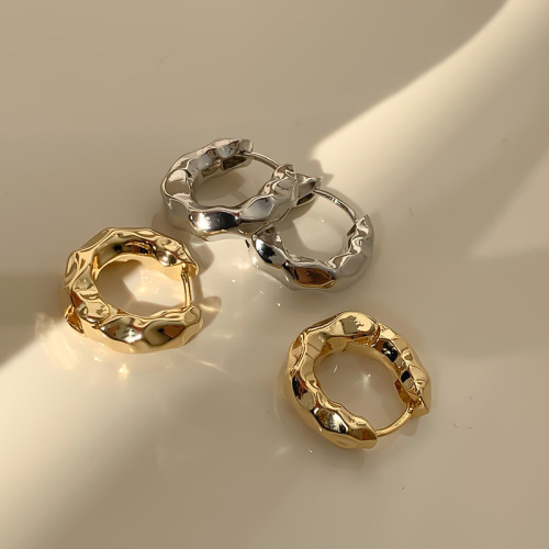 Retro metal hoop European and American niche design textured earrings light luxury cold style simple circle earrings earrings