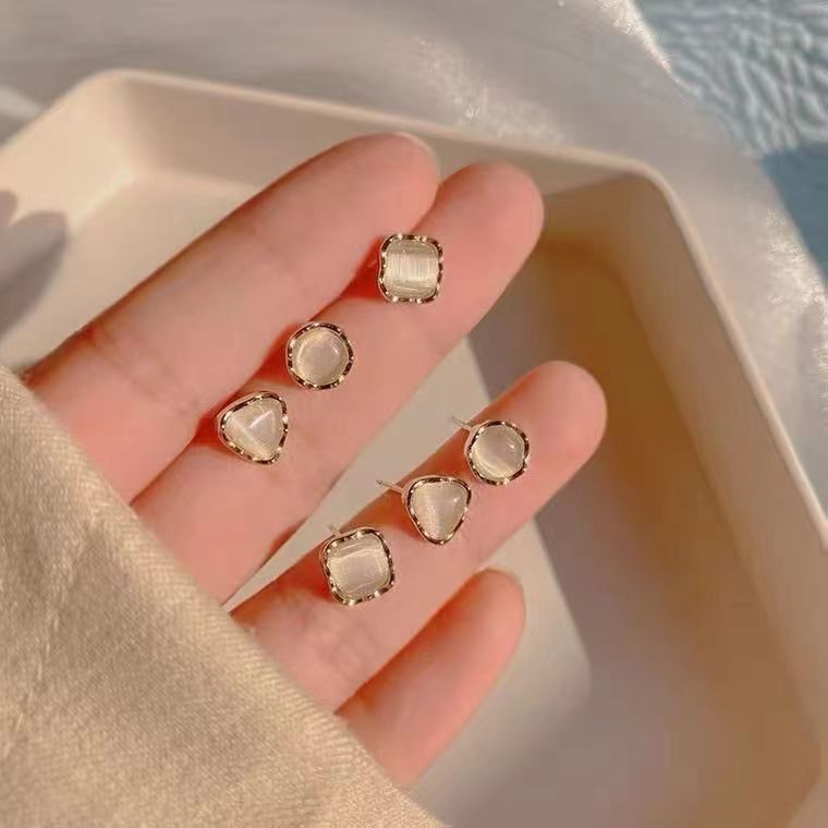 Three pairs of value-for-money earrings ~ Everyday cat's eye simple geometric triangular round earrings women's high-end earrings trend