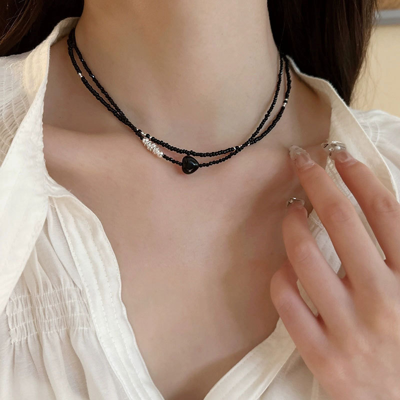 Black beaded love stackable necklace for hot girls, choker personality, fashionable temperament, versatile neck chain, clavicle chain