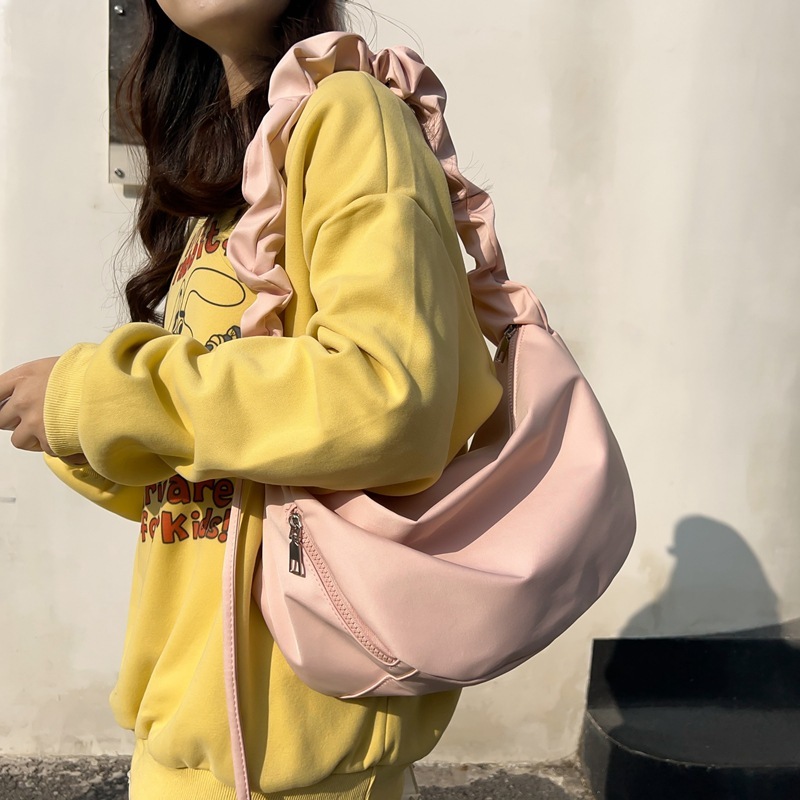 This year's popular large-capacity fashionable pleated dumpling bags for women 2024 new nylon single shoulder crossbody bag