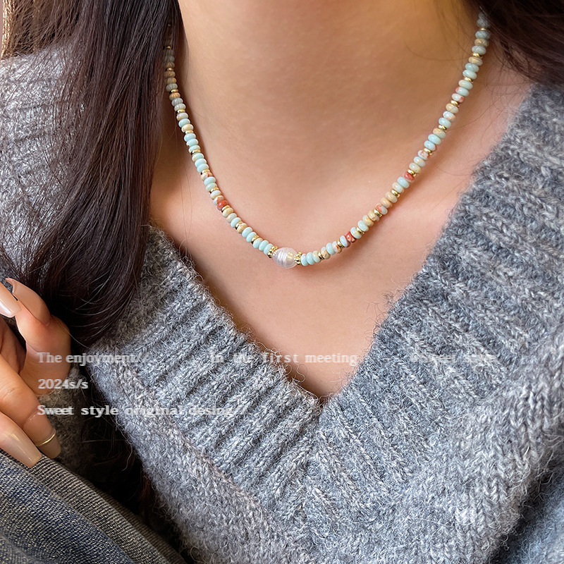 Ethnic style pearl necklace colorful light luxury niche beaded accessories female dopamine temperament neck chain clavicle chain wholesale