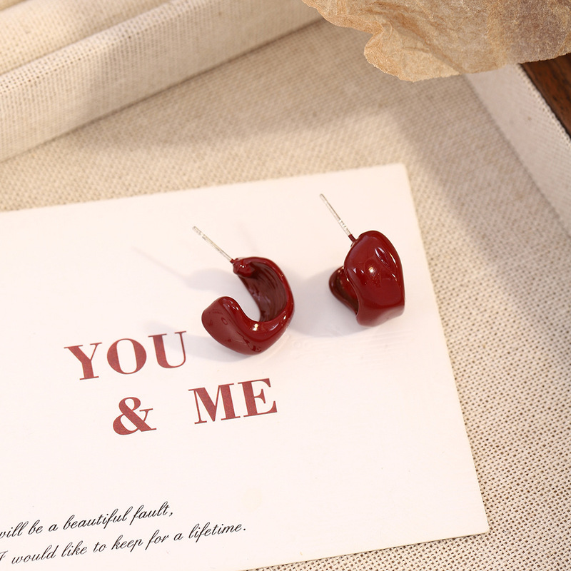 Silver Needle Autumn and Winter Small Ancora Red C-Shaped Curved Earrings Light Luxury Simple High-end Cute Sweet Earrings for Women