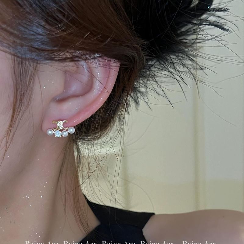 Pearl earrings, high-end and elegant, niche design for women, new earrings, unique and elegant earrings
