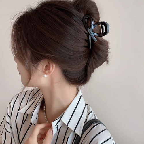 Niche design, simple half-tied hair clip, feminine and high-end hair clip, 2024 new style hair clip headgear