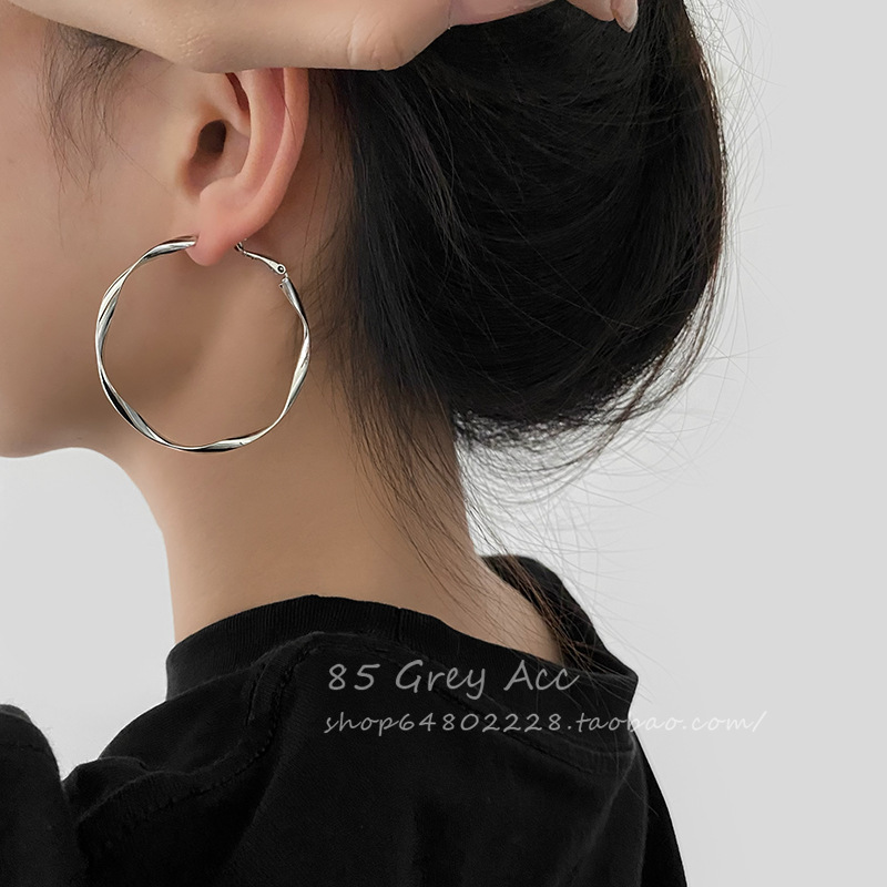 Mobius European and American style large hoop earrings for women with round faces, slimming high-end earrings, niche design earrings