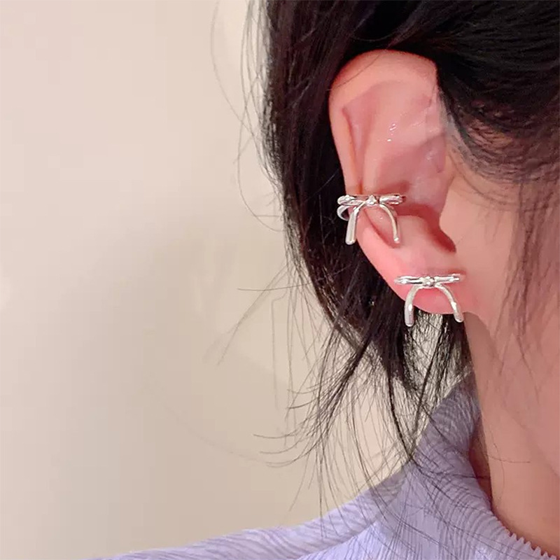 Japanese and Korean version of light luxury bow simple earrings for women 2024 new hot style high-end earrings and ear bone clips for girlfriends