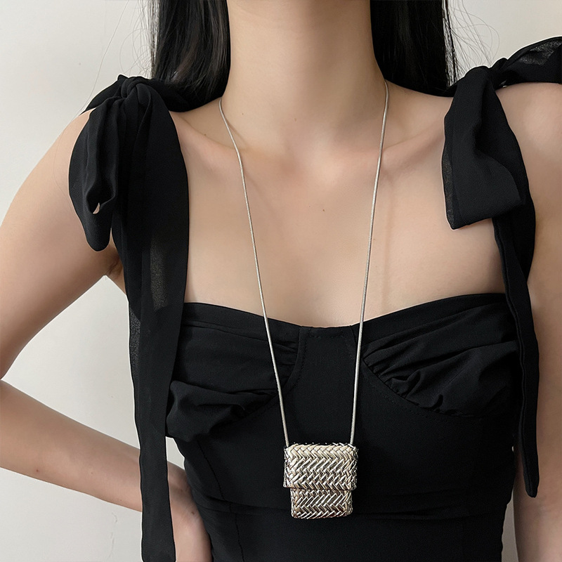 2024 new mini woven bag, pendant necklace, women's niche high-end sweater chain, versatile design accessories