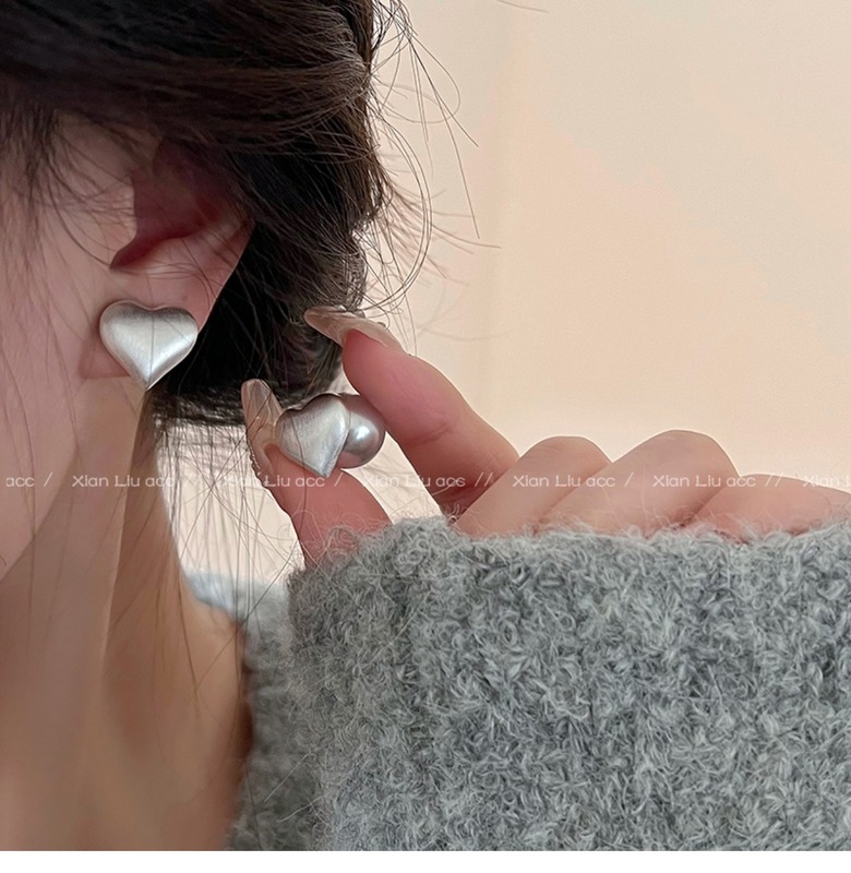 Korean silver love earrings, high-end niche design pearl earrings, new style, trendy, simple and versatile for women