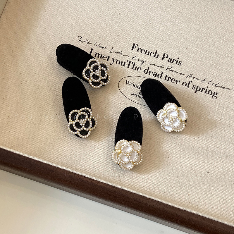 French retro pearl black camellia flocked hair clip for women small and exquisite side bangs clip forehead top hair clip