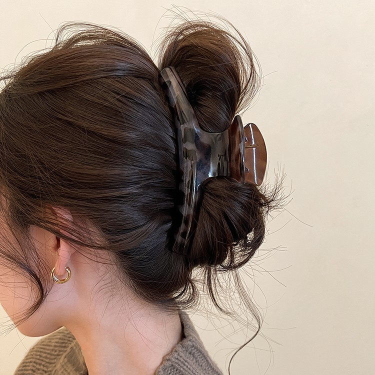 New retro simple leopard print clip for women, large temperament, shark clip for the back of the head, high-end hair style and large hair holding capacity