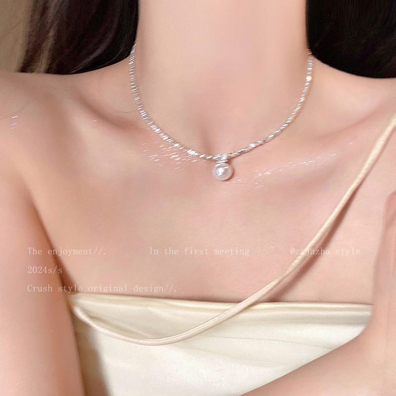 Single pearl broken silver necklace women's light luxury niche temperament accessory 2024 new hot style high-end clavicle chain