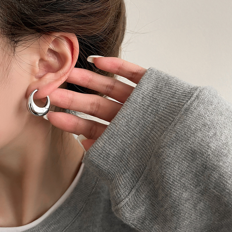 European and American style oval earrings 925 silver needle ear buckles for women simple fashion temperament commuter niche design electroplated gold