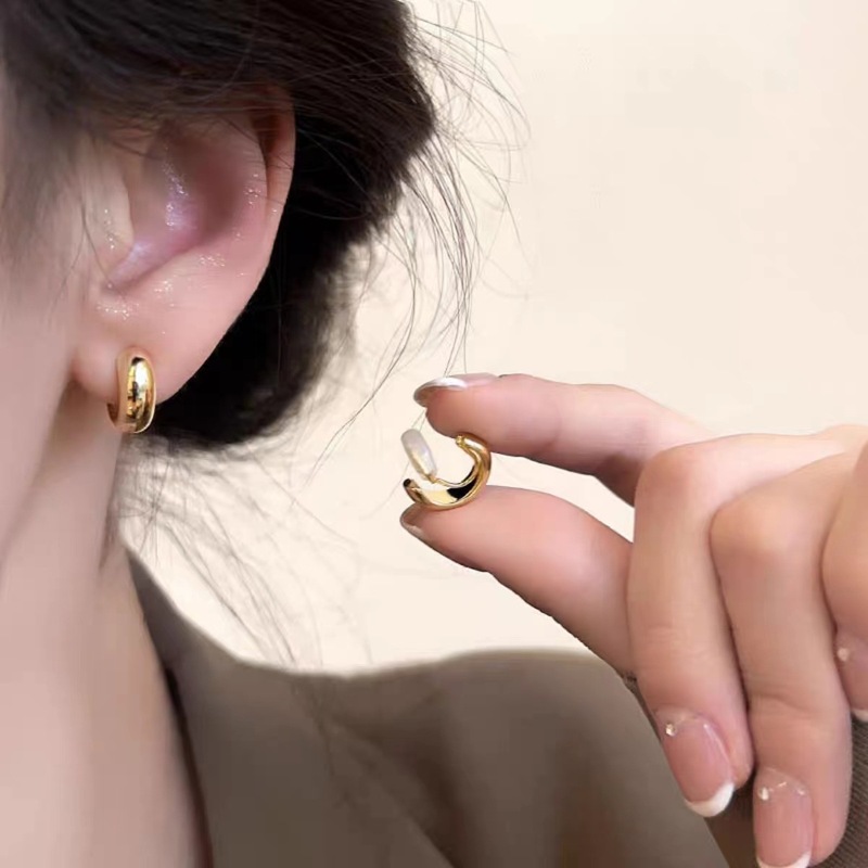 New Korean blogger style simple and high-end c-shaped mosquito coil ear clip for girls versatile semi-circular non-pierced earrings