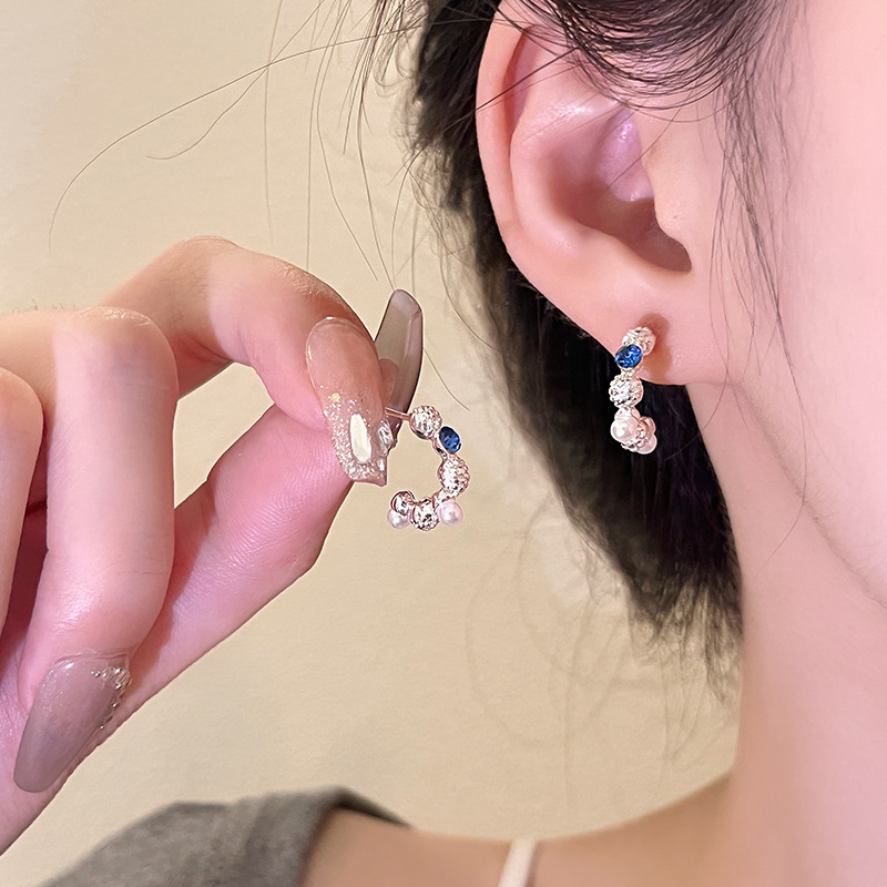 Metal geometric earrings for women 2024 new hot style unique earrings for women niche design high-end temperament earrings