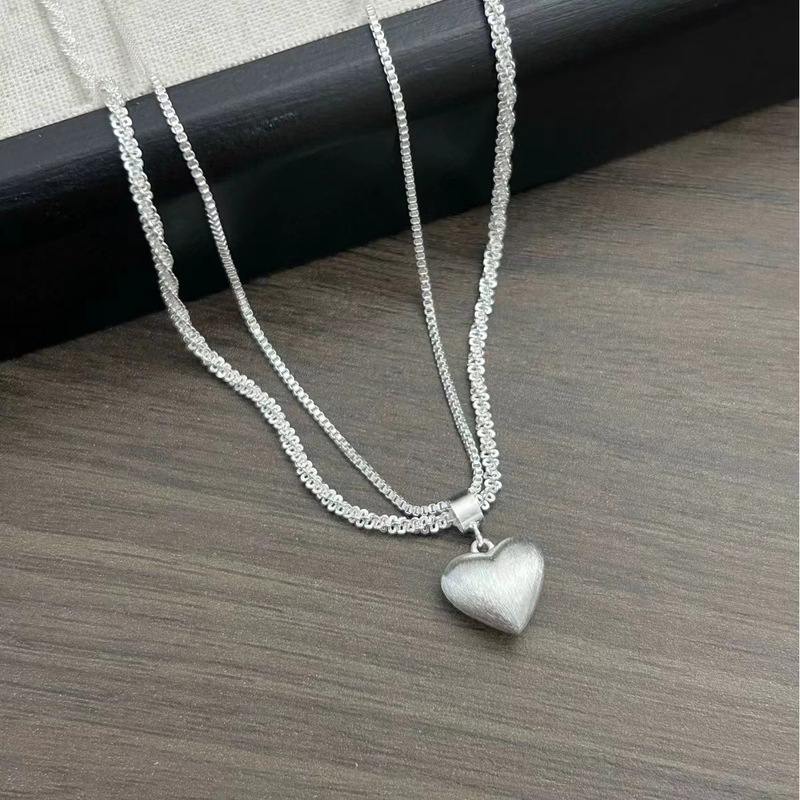 Matte bright silver brushed love double layer necklace solid three-dimensional peach heart clavicle chain fashionable and versatile 2024