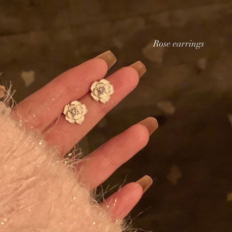 Autumn and winter camellia earrings for women, light luxury niche design, high-end earrings for women, mosquito coil disc earrings, unique earrings