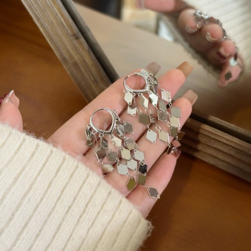 European and American style goddess diamond-shaped sequin earrings for women 2024 new niche design high-end earrings earrings