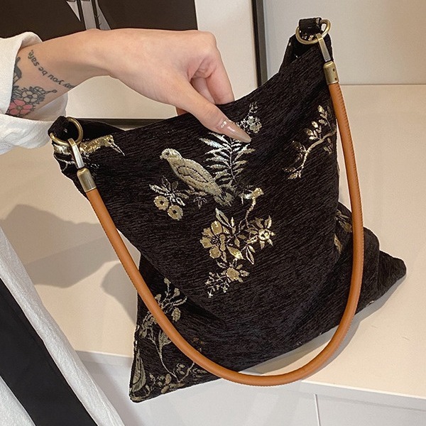 New Chinese style versatile armpit bag for women 2024 spring new style literary retro cloth bag shoulder bag large capacity commuter bag