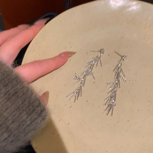 Wheat tassel earrings, feminine, high-end, light luxury, niche design earrings for women, 2024 new hot style earrings