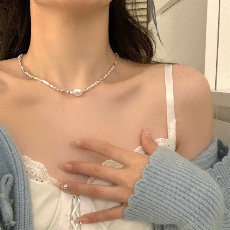 Broken silver spliced ​​love pearl pendant necklace women's design high-end clavicle chain simple light luxury niche necklace