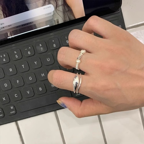 Irregular broken silver pearl ring for women, light luxury niche design, high-end tail ring, fashionable and personalized hand jewelry