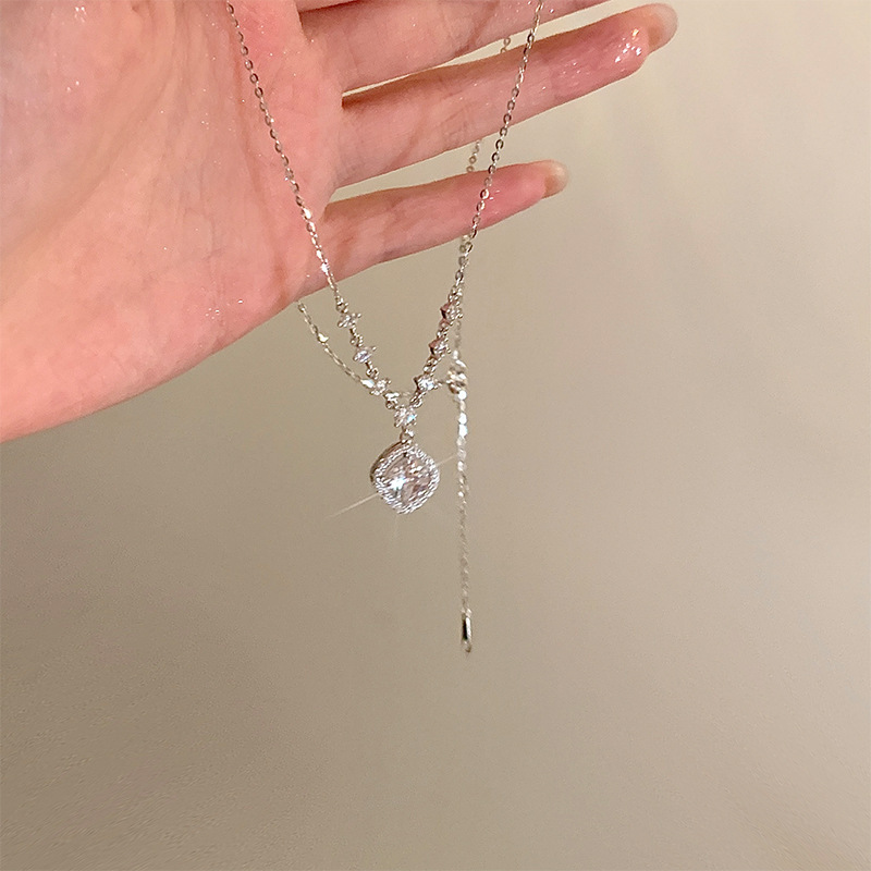 Exploding sugar cube necklace for women, light luxury niche design, high-end girlfriend temperament clavicle chain, fashionable and versatile necklace