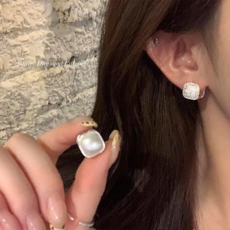Korean style ins~ Temperament fine sparkling sugar cube pearl earrings women's light luxury high-end earrings unique double-sided ear buckle earrings