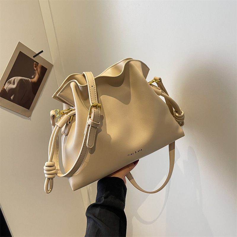 Women's bags, fashionable and simple bags, women's drawstring lucky bags, one-shoulder cross-body bags, large-capacity bucket bags, hand-held pleated bags