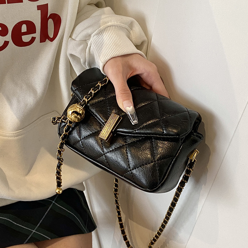 Diamond chain small bag for women 2024 new autumn and winter retro commuter bag brown crossbody bag fashionable brown small bag