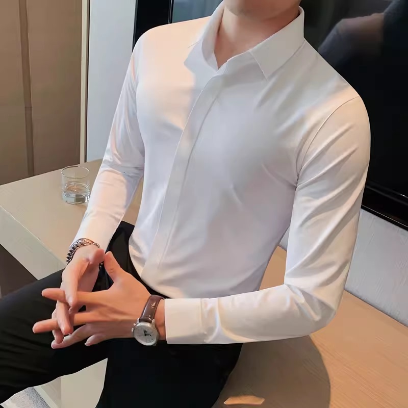 The old style continues to be made. Elastic, traceless and laminated silky long-sleeved shirt for men. Slim shirt