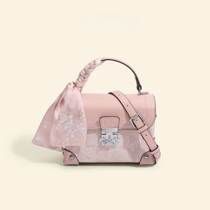 High-end texture niche design box crossbody bag women's bag this year's popular light luxury embroidered handbag
