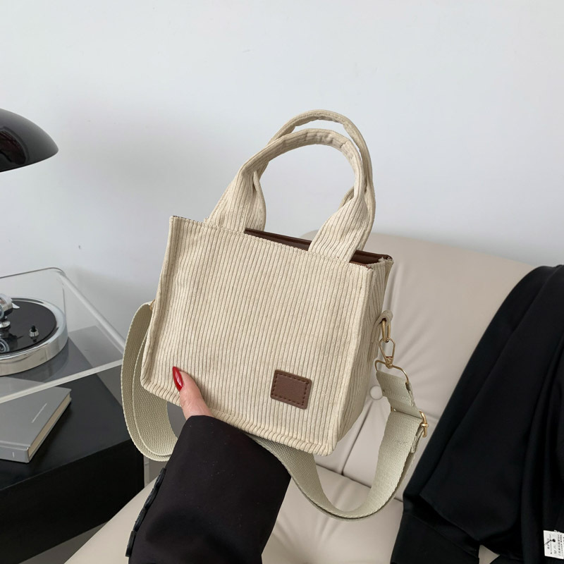 2024 Early Spring New Casual Western Style Crossbody Bag Solid Color Fashion Small Square Bag Hand-carrying Single Shoulder Small Bag Women Trend