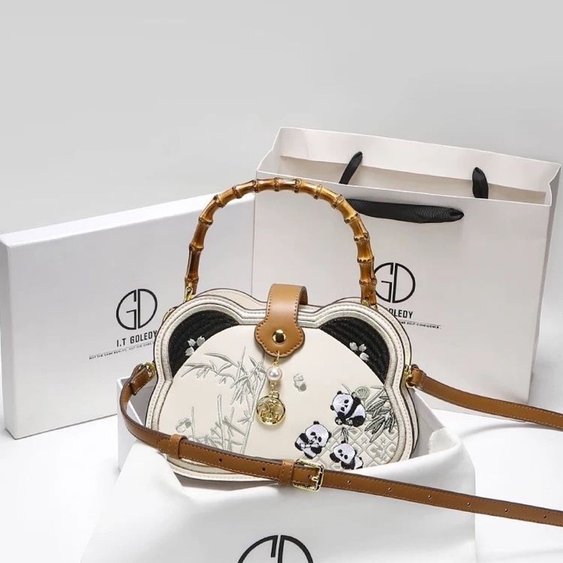 IT GDLEDY New Chinese Embroidered Bamboo Handbag Women's 2024 New Cartoon Panda Shoulder Messenger Bag