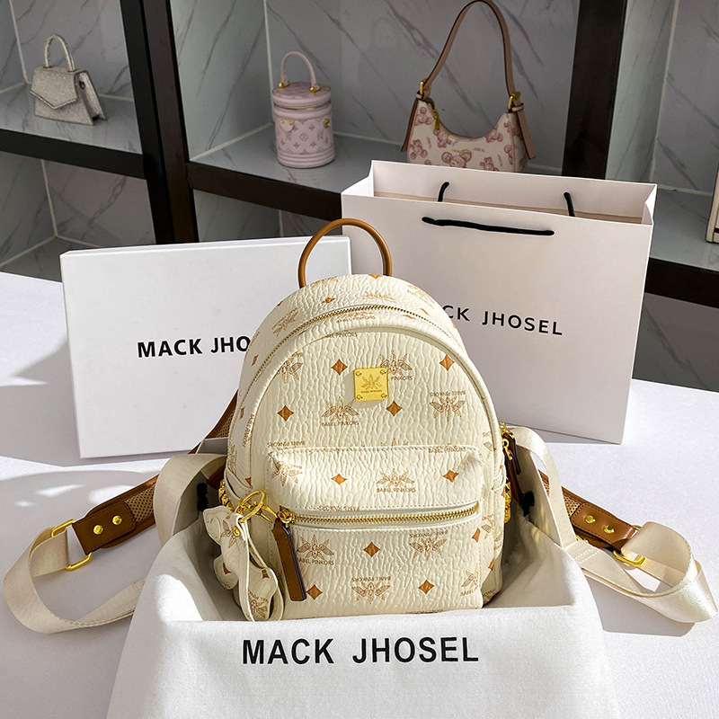 Summer super hot backpack large capacity Korean style fashion school bag wholesale