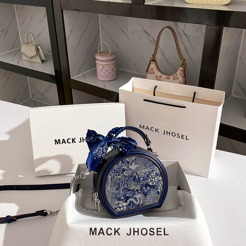High-end retro chain small round bag 2024 new style shoulder crossbody embroidered round cake bag wholesale