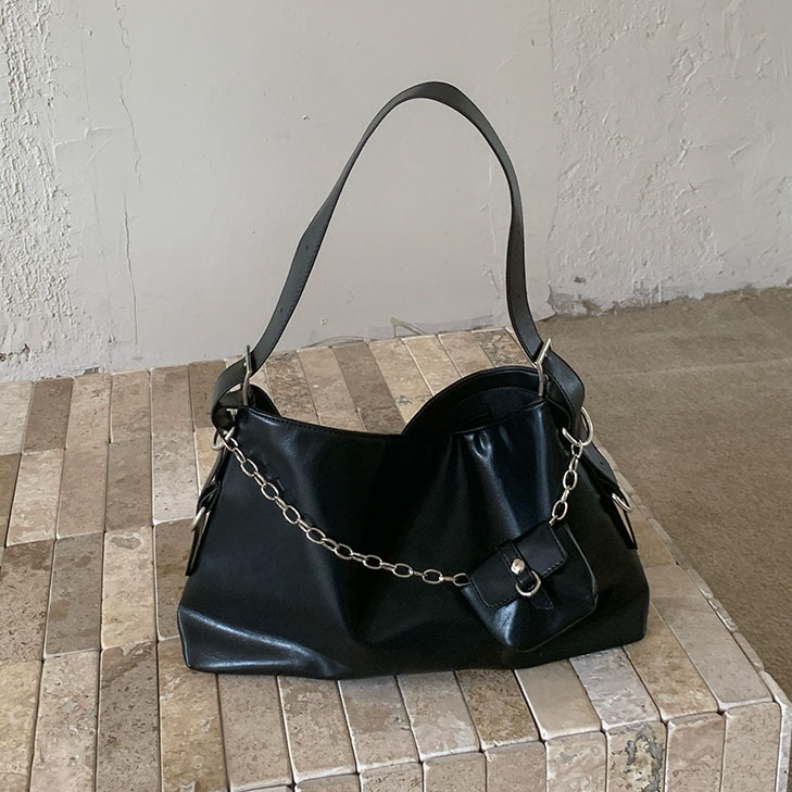 2024 Spring and Summer New Simple Armpit Bag Large Capacity Casual Versatile Fashion Headphone Bag Commuting Shoulder Tote Bag