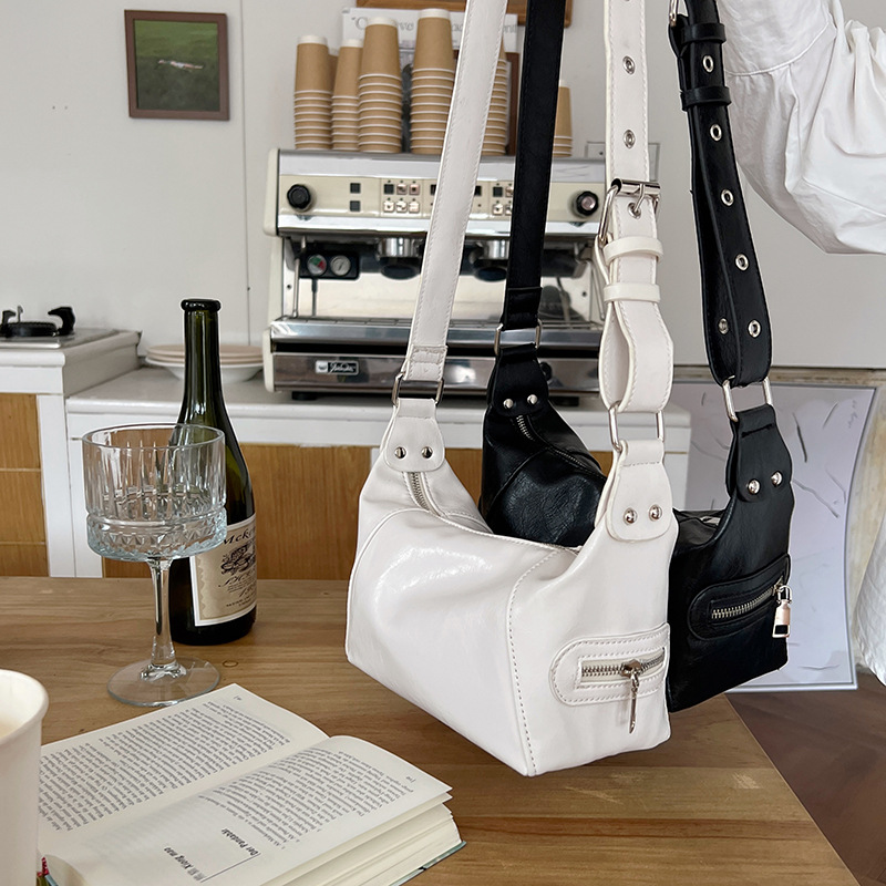 New punk style motorcycle bag armpit bag women's fashion niche design bag hot girl shoulder crossbody bag trendy