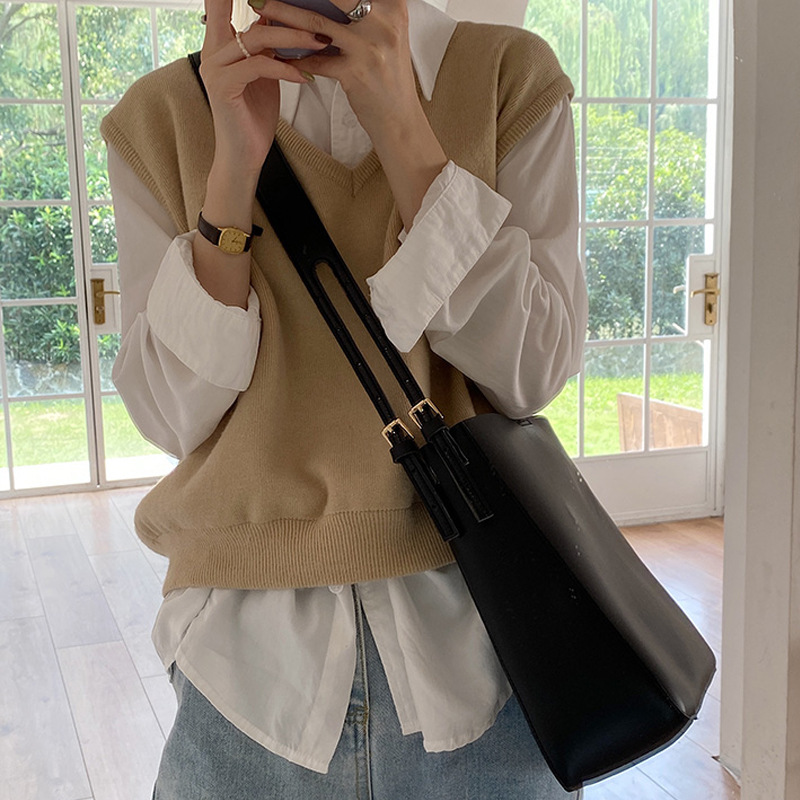 Guangzhou factory large-capacity design sense mother-in-law bag for women new autumn and winter single shoulder crossbody bag texture bucket bag