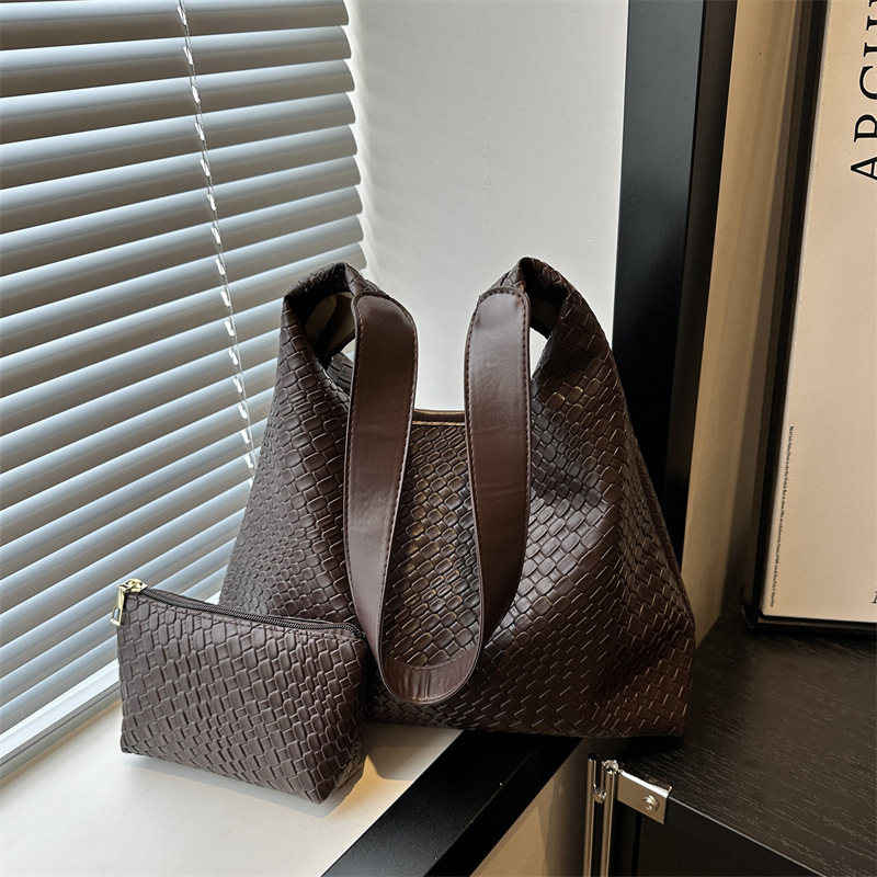Braided commuting simple 2024 fashionable retro casual design western style large capacity single shoulder tote underarm bag