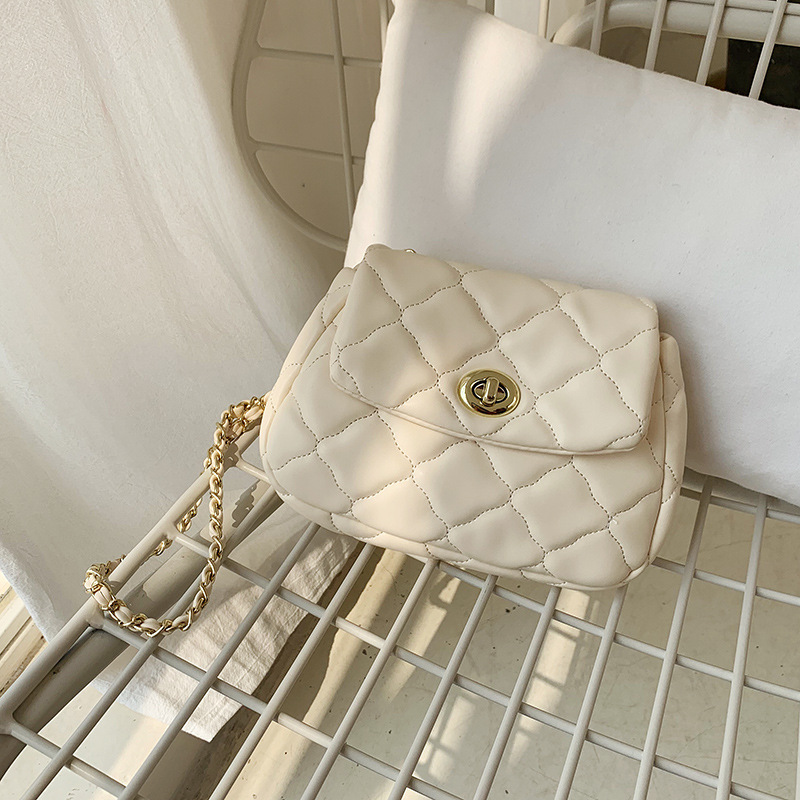 Spring Korean version of the new rhombus chain cloud bag, fashionable ins casual daily single shoulder crossbody small bag for women