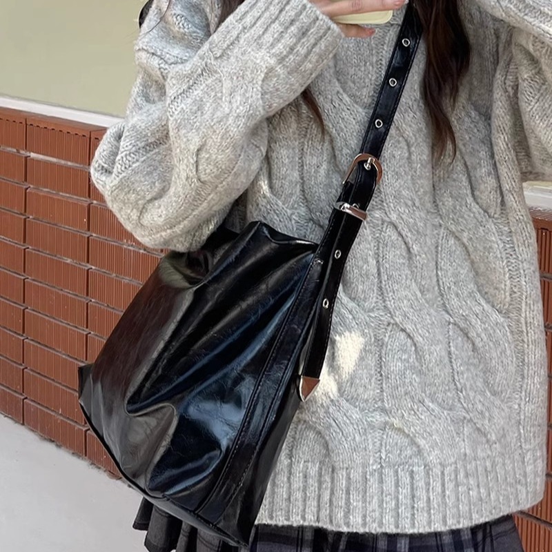 2024 Korean version of the new casual large-capacity commuter bag crossbody women's bag fashionable waxed leather shoulder tote large bag