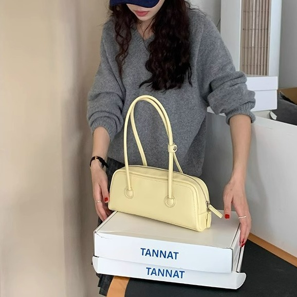 2024 Niche design high-end texture large-capacity shoulder armpit bag fashionable Korean style French baguette small square bag