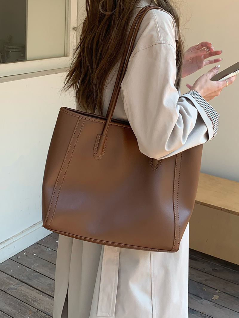 Retro large-capacity bag for women, new trendy Korean version, versatile tote bag, fashionable shoulder commuter bag