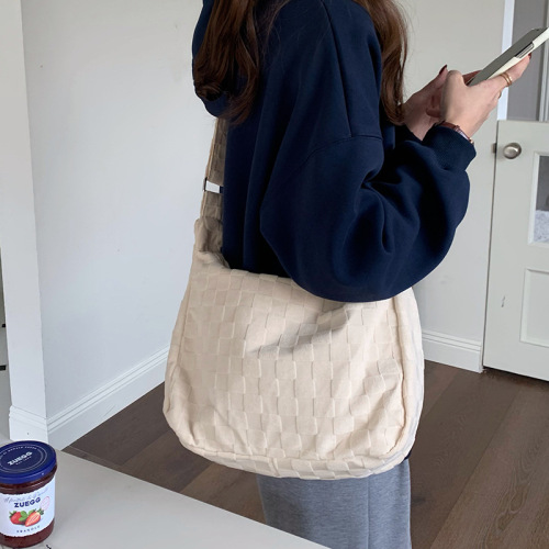 Ins style large-capacity armpit bag female college student class messenger bag shopping bag autumn forest style commuting dumpling bag