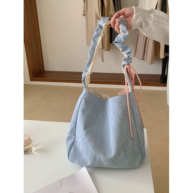 Original niche design tote bag, high-end popular bag, women's 2024 new style pleated large capacity crossbody bag trendy