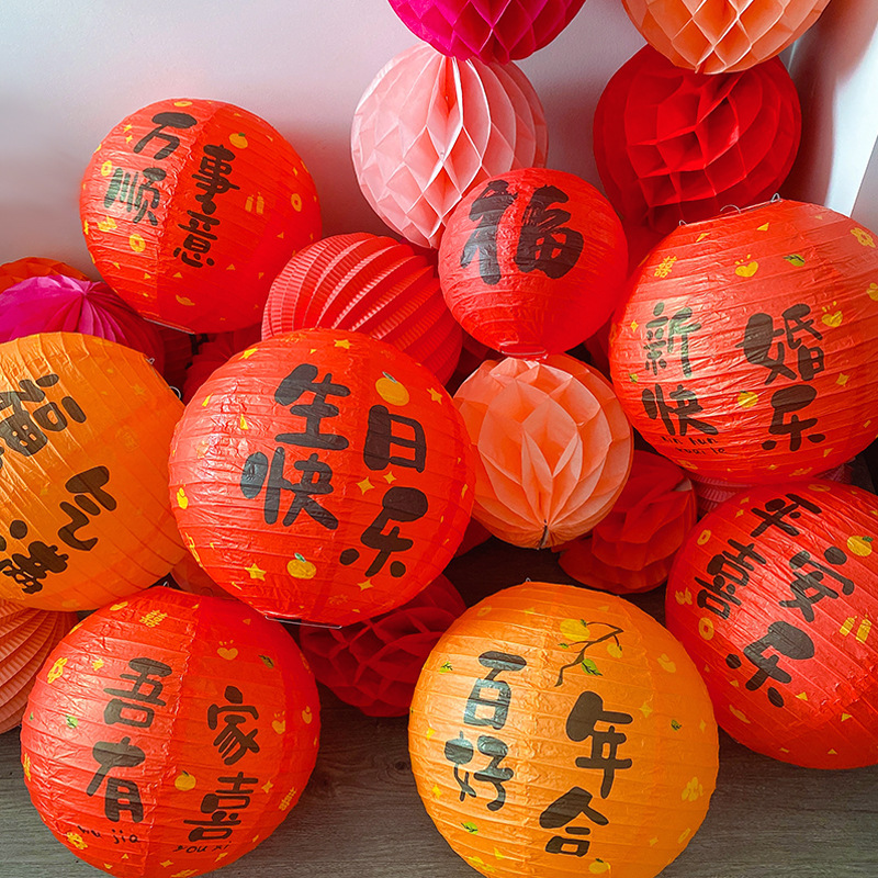 Red paper lanterns with the words "Happy Wedding" decorated column, Chinese style birthday background with the words "Happy", wedding room waterfall hanging decorations