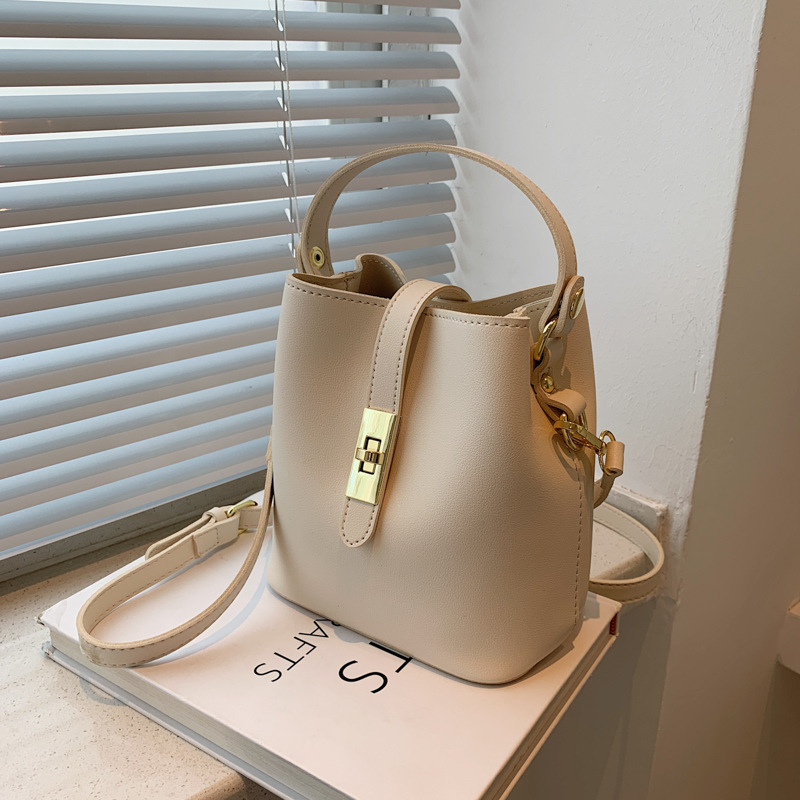 This year's popular bags 2021 new trendy fashion handheld women's bag summer versatile ins single shoulder crossbody bucket bag