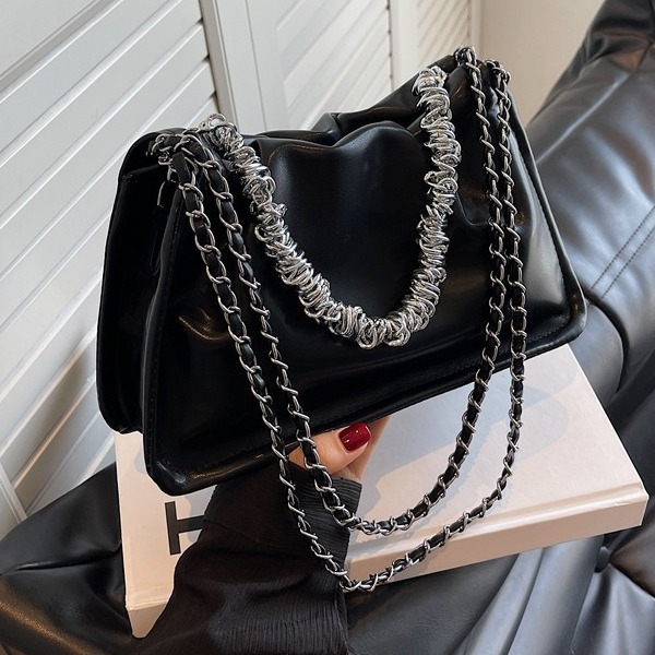 New style little red book high-end one-shoulder chain bag, high-end and versatile, can be wholesaled and cross-border