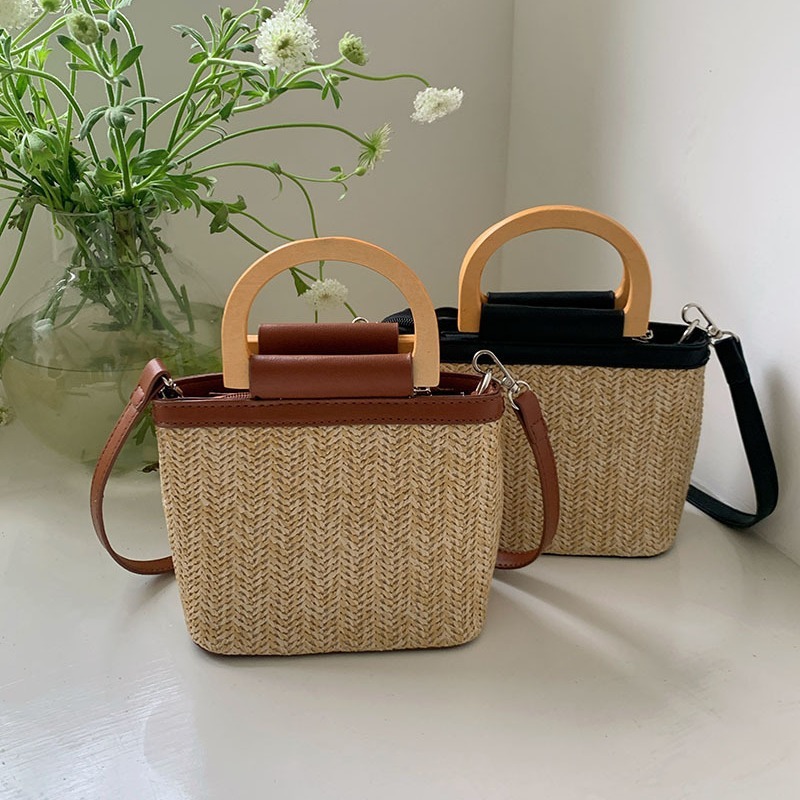 Korean version of ins small bag for women at the beach 2024 new niche crossbody bag woven ladies portable straw bucket bag