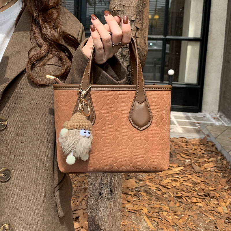 Exquisite small handbag, versatile autumn and winter new style, fashionable texture, niche cross-body Korean style bucket bag for women